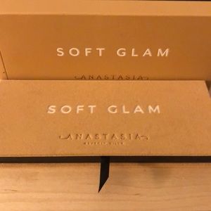 Anastasia Beverly Hills Soft Glam Palette